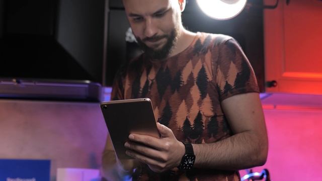 Почему iPad лучше любого Android планшета? Разбираемся на примере Xiaomi Mi Pad 4! смотреть онлайн