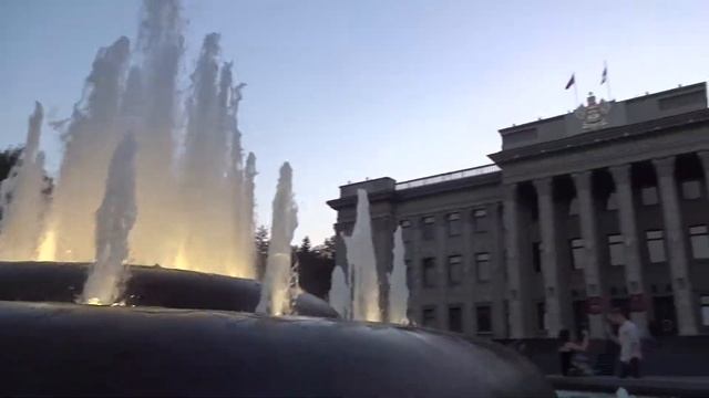Краснодар Фонтаны возле законодательного Собрания на Sony WX220 смотреть онлайн