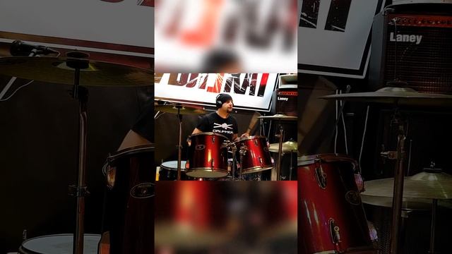 В Темноте Мы Пляшем Танго ХОLIDAYBOY (drum cover Evgeni Novash) смотреть онлайн
