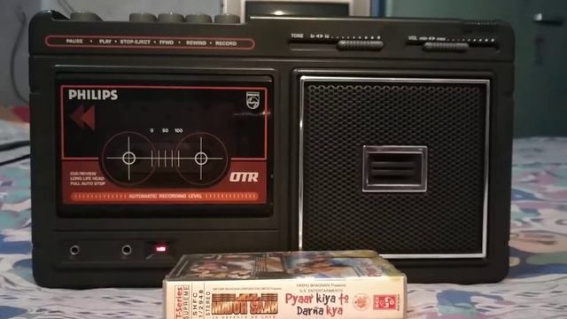Pyar Kiya To Nibhana-Playing on my PHILIPS AM 174 cassette player. смотреть онлайн
