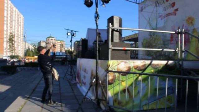 А я иду шагаю по Москве прямо к кинотеатру "Брест" на улице Ярцевская смотреть онлайн