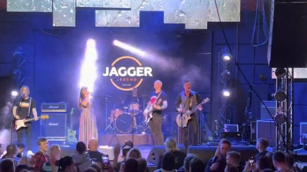 Выступление в клубе Jagger Club, СПб песня «Октябрь» группа БеZ Б