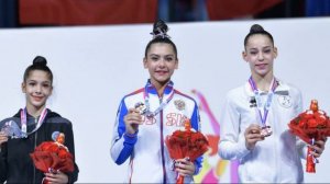 Лала Крамаренко - гимнастка с футбольными финтами - биография