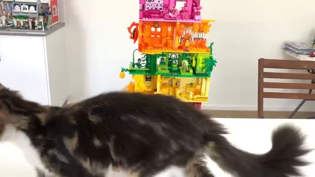 Rainbow Apartment Destruction! Lego VS Kitten смотреть онлайн