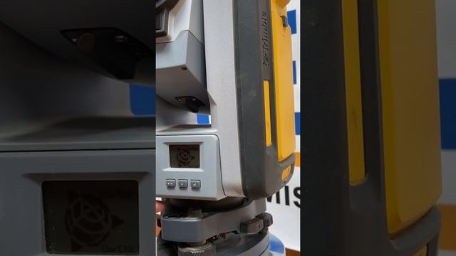 Trimble SPS930 - Tripod set up and leveling смотреть онлайн