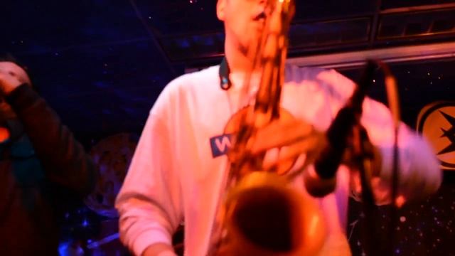 Durand Jones & The Indications - "Groovy Babe" at Replay Lounge смотреть онлайн