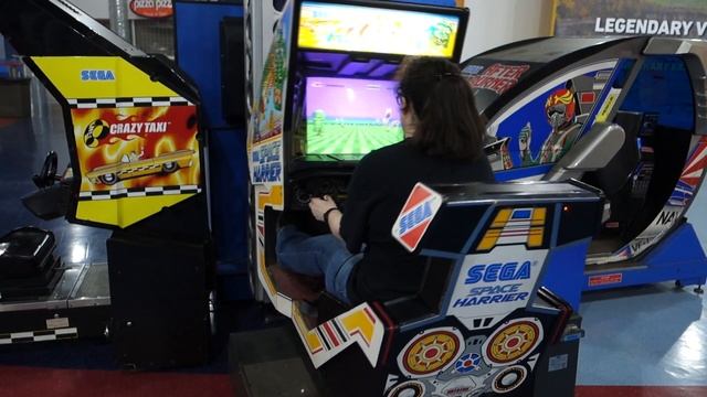 Watch me play Sega's Space Harrier Moving Cockpit Arcade Game from 1985 at the Skylon Tower смотреть онлайн