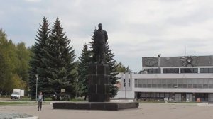 #2  Город Чкаловск, Россия, центральная площадь, памятник Чкалову