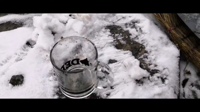 Как помыть кружку снегом?/How to pomыtь a cup with some sneg? смотреть онлайн