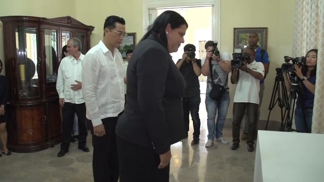 Firma Libro Condolencias vicepresidenta Mercedes Acea смотреть онлайн