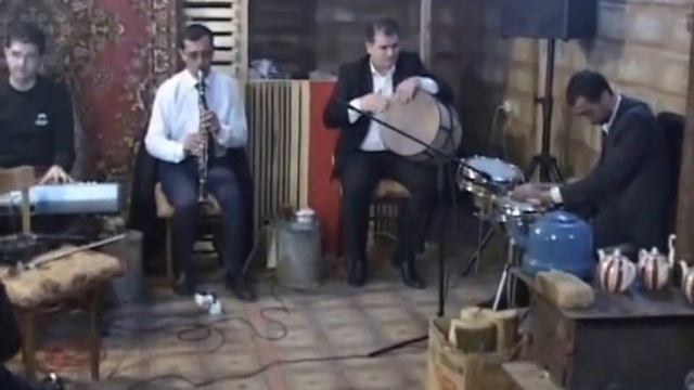 Qardaşlar çay evi Musiqi Dünyası Yavər klarnet Famil nağara Tomi qoşa Davud skripka смотреть онлайн