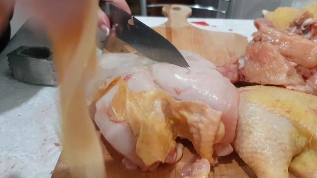 КУПИЛА ОГРОМНУЮ КУРИЦУ И ВАРЮ ИЗ НЕЕ СУП??