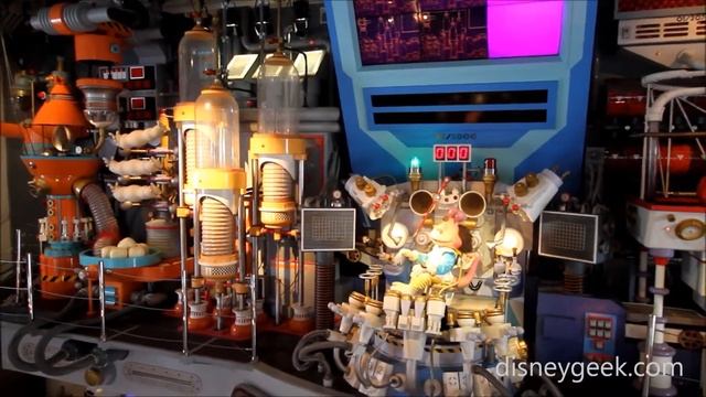 Tokyo Disneyland: Pan Galactic Pizza Port - Pizza Demonstration by Tony Solaroni смотреть онлайн