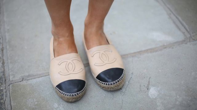 CHANEL ESPADRILLES - 5 THINGS YOU SHOULD KNOW BEFORE BUYING | Chanel Shoes Review смотреть онлайн