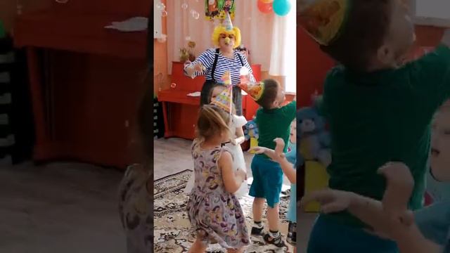 Тимон и Пумба на дне рождении у Виктории смотреть онлайн