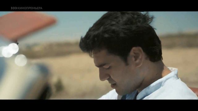 Melia Kreiling, feet, sand and waves in Committed (2014) / "Обручённые обречённые" смотреть онлайн