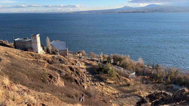 Армения: озеро Севан, монастырь Севанаванк, дом отдыха писателей, ресторан у Семо. смотреть онлайн