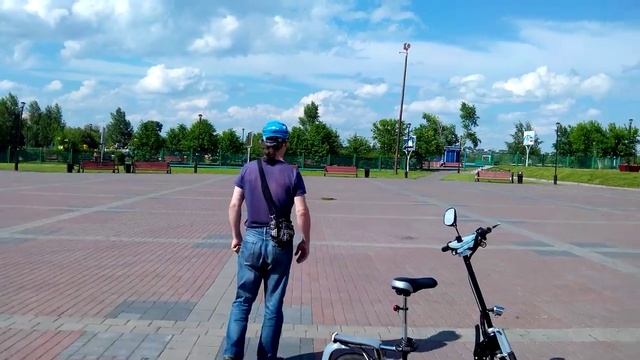 Катание в парке на электросамокатах смотреть онлайн