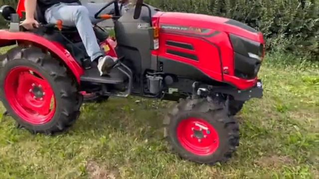 Трактор Mahindra