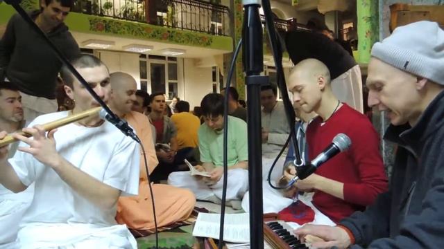 2015.02.01. ЕМ Бхайраватарджика прабху. Киртан смотреть онлайн