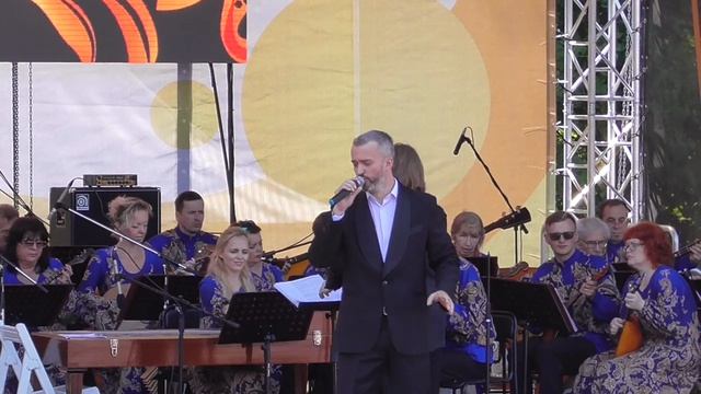 Калининградский областной оркестр русских народных инструментов Илья Крестоверов Что То Грустно.mp4 смотреть онлайн