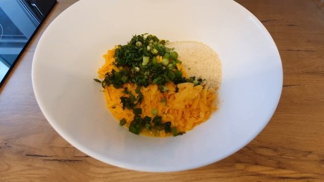 КЕТО БУЛОЧКИ в дорогу, для сытного завтрака или перекуса | Сырные булочки с сосисками #безглютена смотреть онлайн