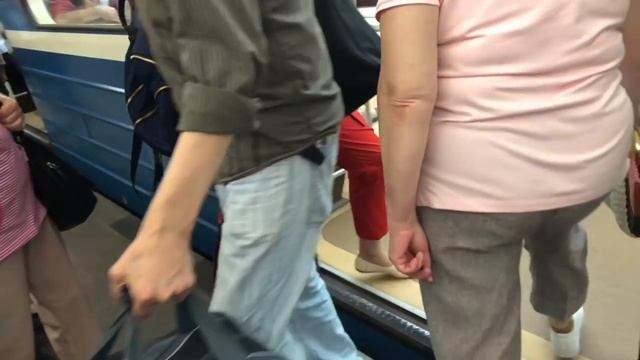 Как одеваются россиянки | Петербург СТРИТ СТАЙЛ | Последние дни лета | ЧТО НАДЕТО Что модно АУТФИТ смотреть онлайн