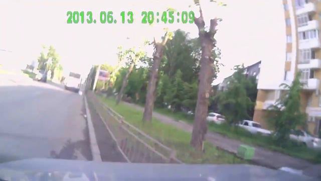 Парень дал девушке свою машину смотреть онлайн