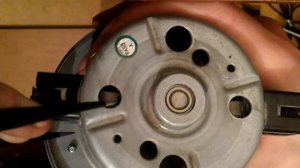 Как посмотреть износ щеток пылесоса(Полезное Видео)