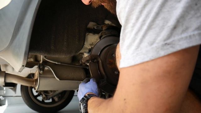 MINI Cooper - Rear Brake Pads And Wear Sensor Replacement смотреть онлайн