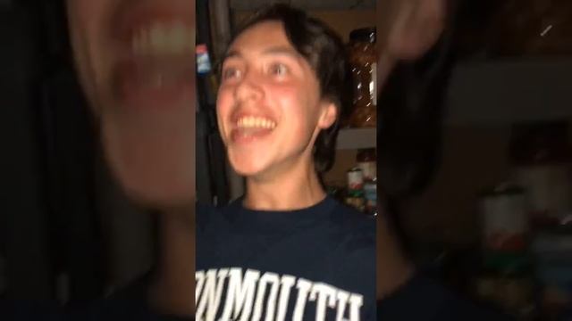 Man wins game of Rock Paper Scissors shoot when drunk смотреть онлайн