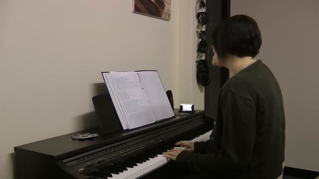 Imogen Smith plays her own composition, "Ghost" on the Casio Digital Piano at Musikademy. смотреть онлайн