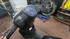 Снятие пластика руля или какая лампочка в фаре скутера Yamaha JOG AY 01