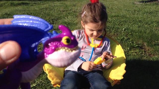 Солнце и увеличительное стекло: Опыты на природе: Вера и ракончик смотреть онлайн