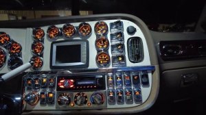 Поменял приборную панель _ Дальнобой по США