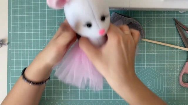 Мышка из флиса. Урок 5. Курточка и рукава| Handmade Fabric Toy смотреть онлайн