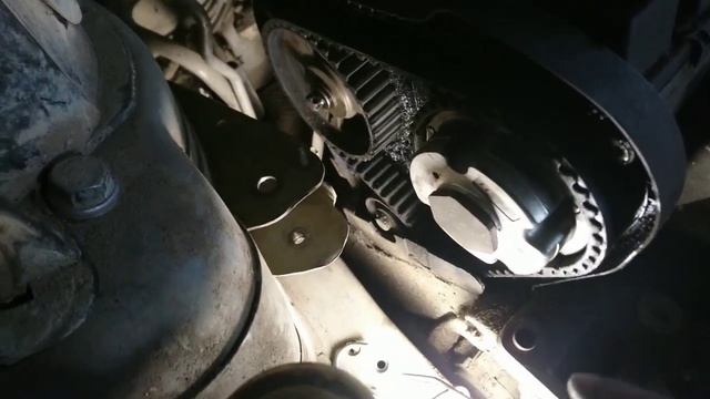 Замена ремня ГРМ Пежо 407.