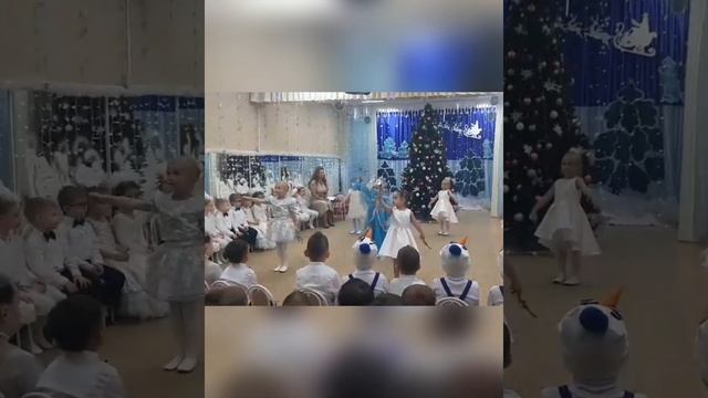 Танец Вьюги и Снежинок смотреть онлайн