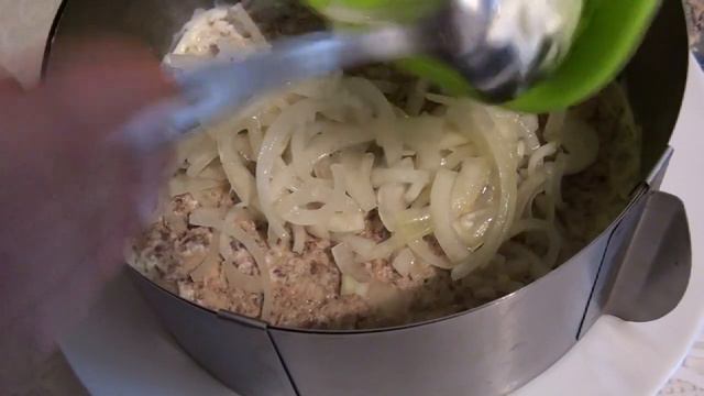 САЛАТ ИЗ КОНСЕРВЫ И РИСА! / Вкусный салат из консервы смотреть онлайн