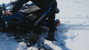 БУКСУЕМ НА МОТОЦИКЛЕ УРАЛ С КОЛЯСКОЙ ПО СНЕГУ!!!