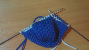 Вязаные тапочки спицами, без швов. Knitted slippers.