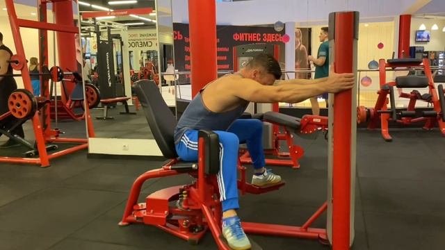 Разведение ног в тренажере сидя смотреть онлайн