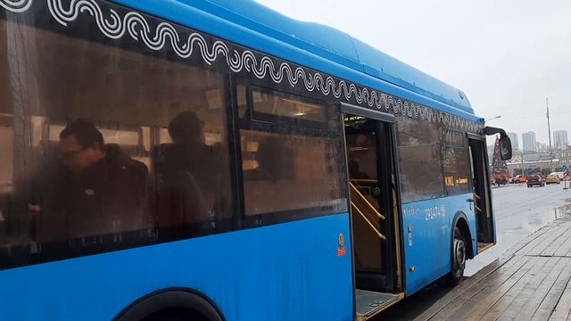 Автобус ЛиАЗ-6213.71 следует по маршруту КМ1 "м. Автозаводская - м. Царицыно" смотреть онлайн