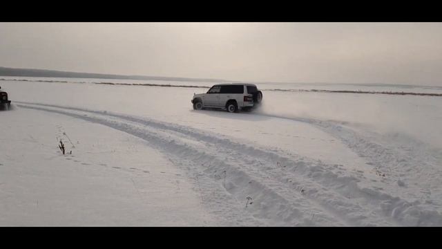 Галопом по сугробам. Покатушка выходного дня. Нивы vs Паджеро смотреть онлайн