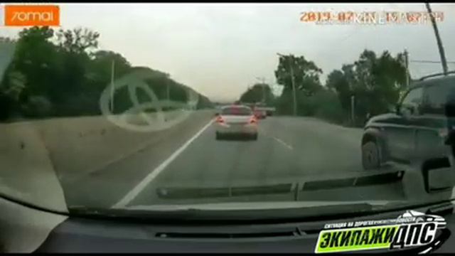 «В США это видео стоило бы $1000»: камера сняла момент на дороге Владивостока смотреть онлайн