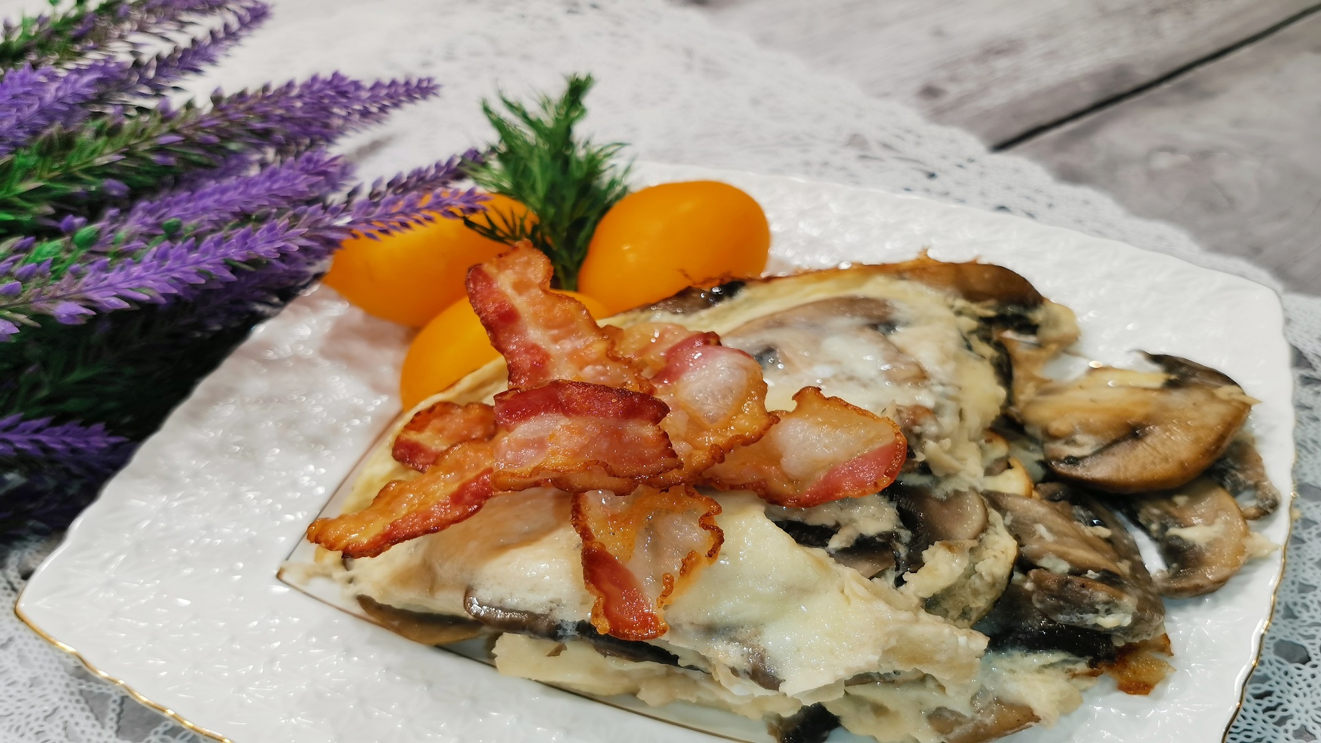 Яичница с грибами и беконом. Быстрый и вкусный завтрак #омлет смотреть онлайн