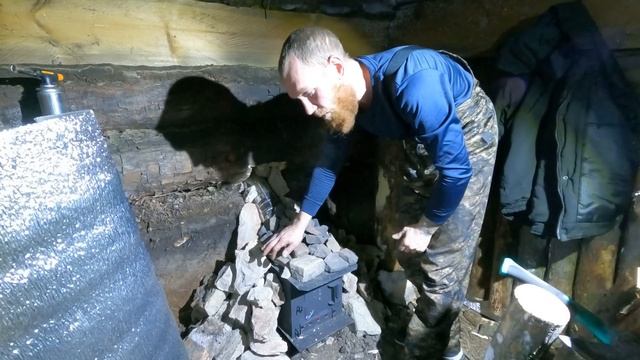 ЗАНОЧЕВАЛ С МЫШАМИ В МАЛЕНЬКОЙ ЗЕМЛЯНКЕ / МОДЕРНИЗАЦИЯ! смотреть онлайн