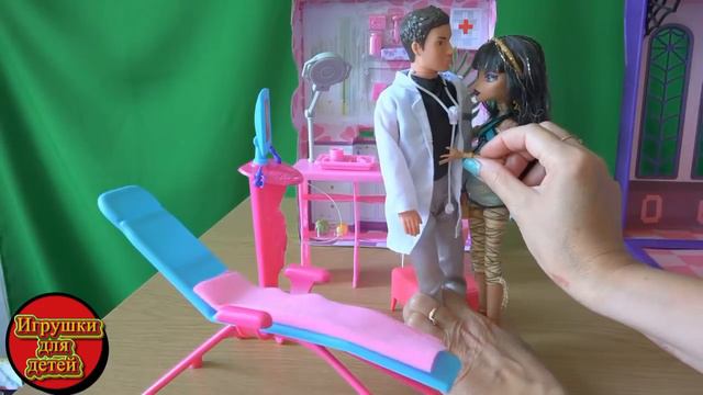 Играем в куклы Monster High серия 58 Клео пришла к доктору Кевину и облом получился Штеффи пришла смотреть онлайн