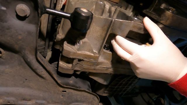 Transmission Oil Change On An MTX75 Ford Focus Mk1 Trans