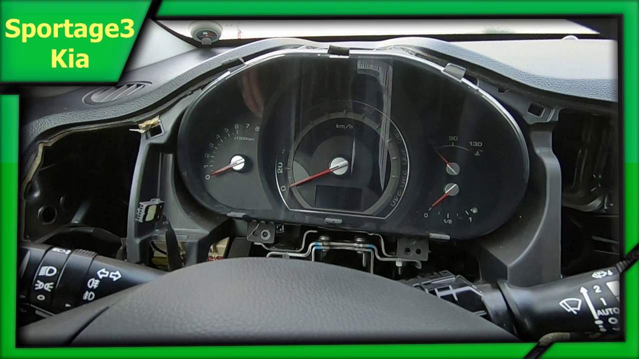 Снимаем панель приборов Kia Sportage3